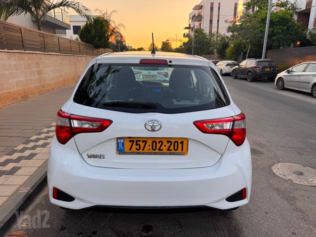טויוטה יאריס