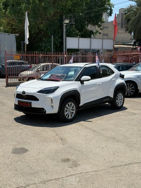 מודעת רכב טויוטה יאריס קרוס