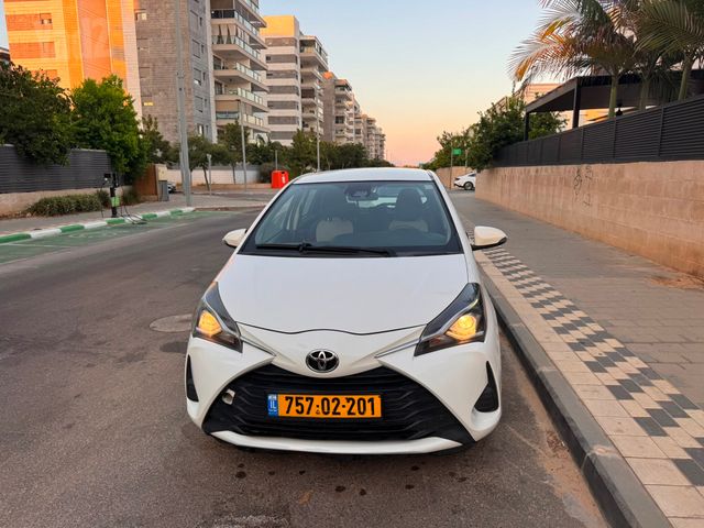 טויוטה יאריס