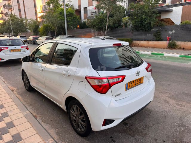 טויוטה יאריס