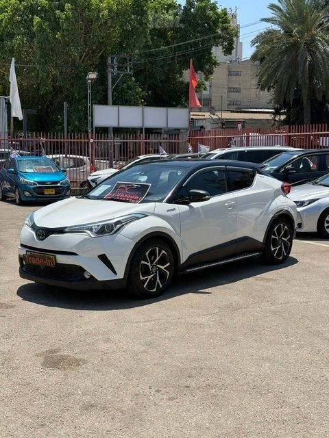 מודעת רכב טויוטה C-HR