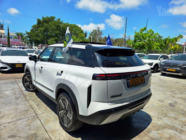 ג'אקו J7