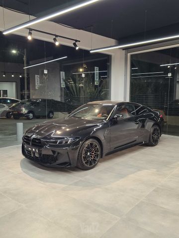 ב מ וו M4