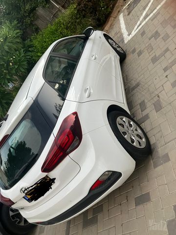 יונדאי i20