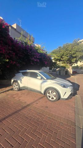 מודעת רכב טויוטה C-HR