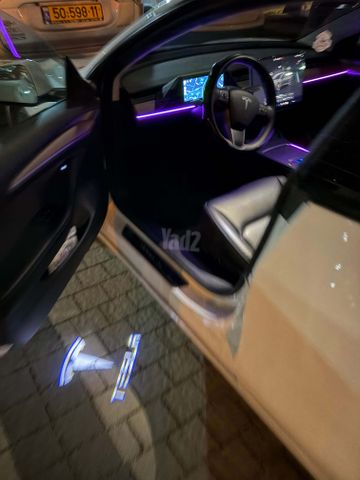 מודעת רכב טסלה מודל 3