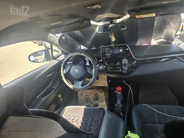 מודעת רכב טויוטה C-HR