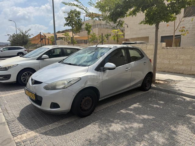 מודעת רכב מאזדה 2
