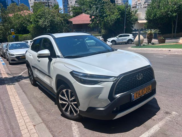 מודעת רכב טויוטה קורולה קרוס