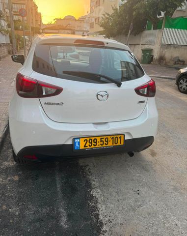 מודעת רכב מאזדה 2