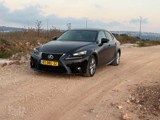 IS Executive 300h היברידי אוט׳ 2.5 (181 כ״ס) [2013-2017]