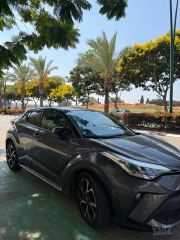מודעת רכב טויוטה C-HR