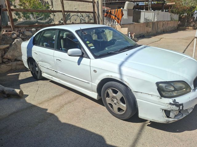 סובארו B4/לגאסי