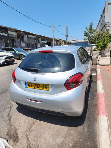 פיג'ו 208