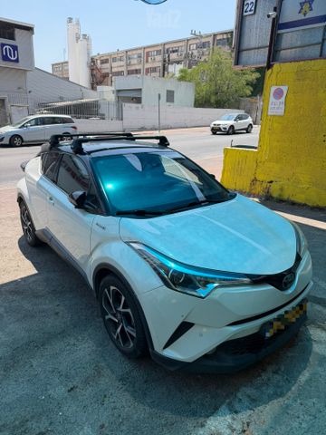 מודעת רכב טויוטה C-HR