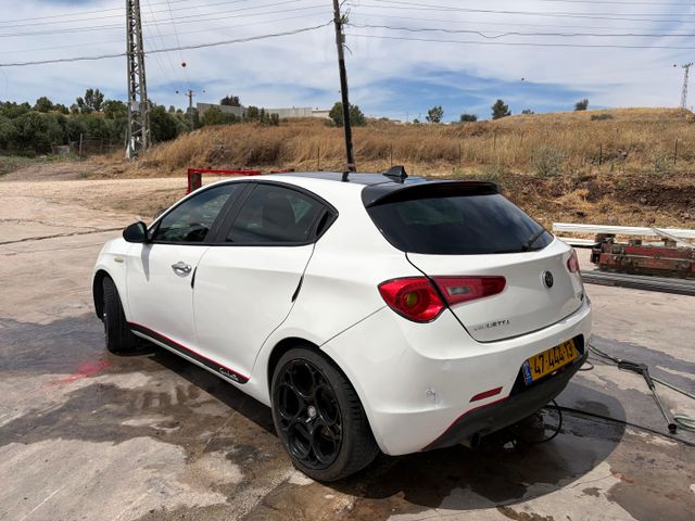 אלפא רומיאו ג'ולייטה