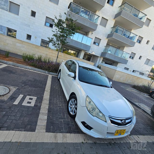 סובארו B4/לגאסי