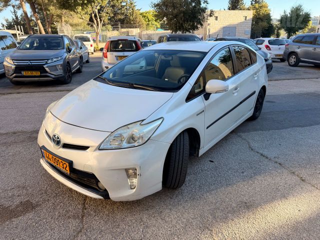 טויוטה פריוס
