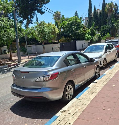 מודעת רכב מאזדה 3