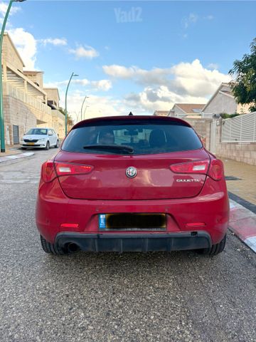 אלפא רומיאו ג'ולייטה