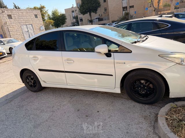 טויוטה פריוס