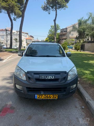 איסוזו די-מקס