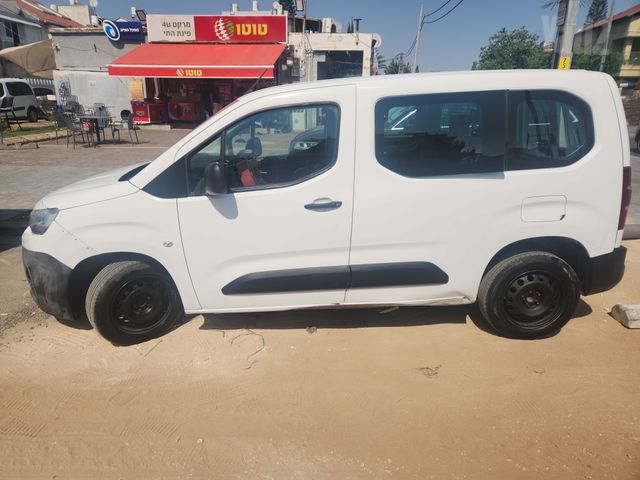 ברלינגו  Live אוט׳ מיניוואן / MPV 5 דל 1.5 (130 כ״ס)