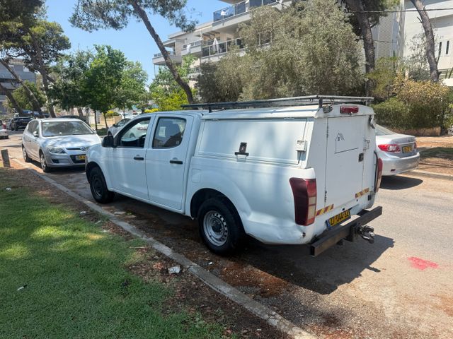 איסוזו די-מקס