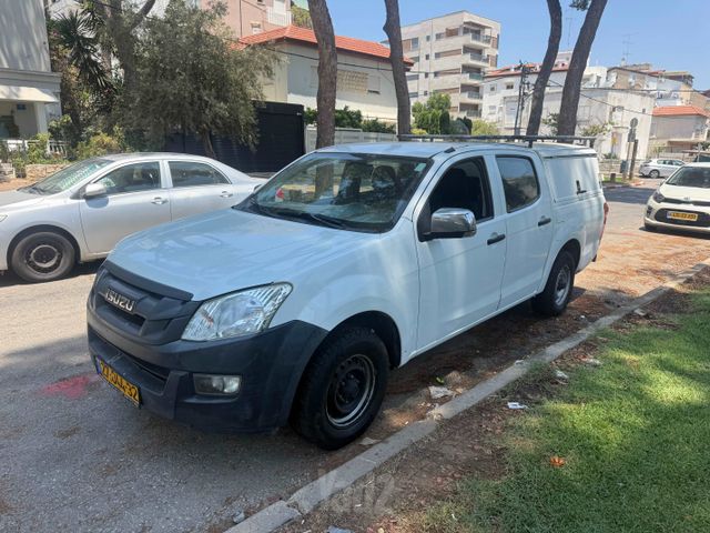 איסוזו די-מקס