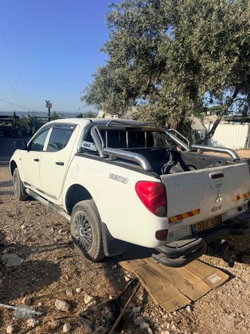 מיצובישי טרייטון / L200
