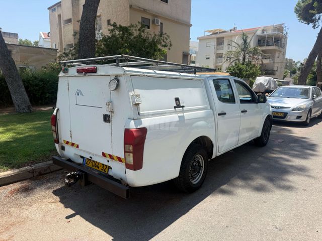 איסוזו די-מקס