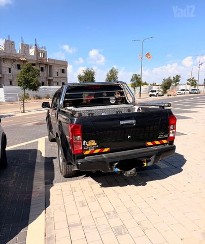 איסוזו די-מקס