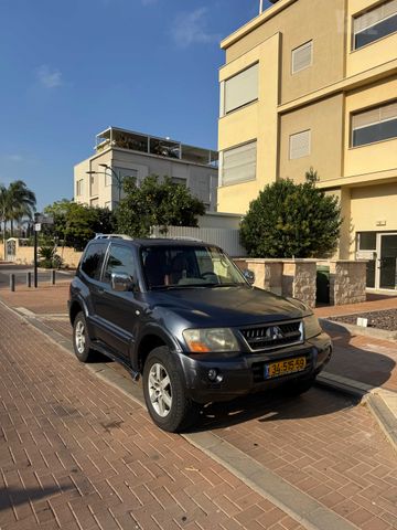 מיצובישי פג'רו