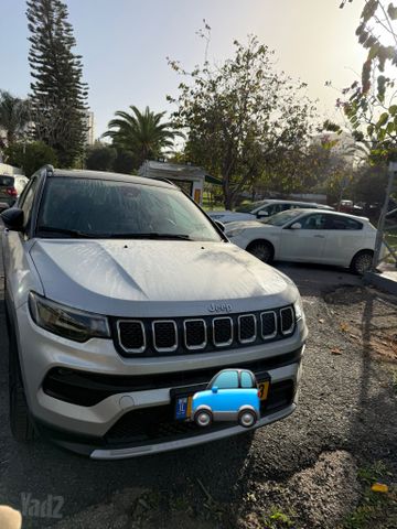 מודעת רכב ג'יפ קומפאס