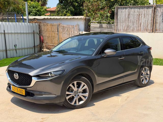 מודעת רכב מאזדה CX-30