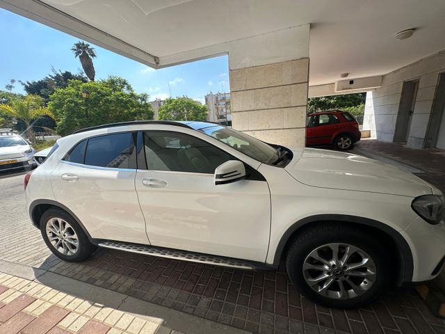 מרצדס-בנץ GLA