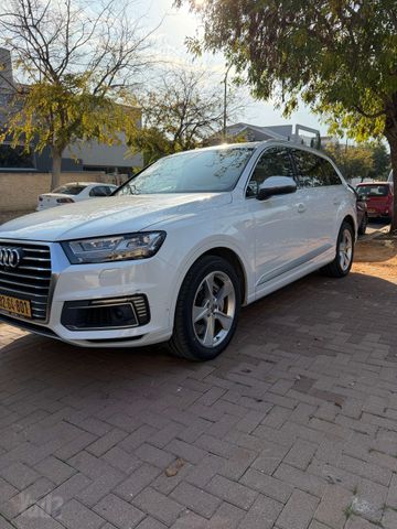 אאודי Q7