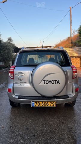טויוטה RAV4
