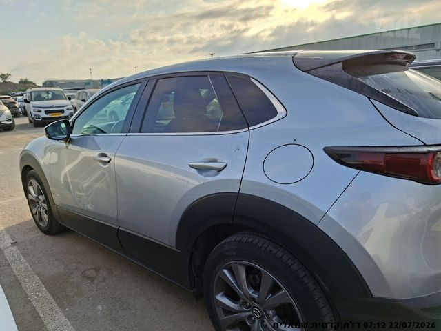 מודעת רכב מאזדה CX-30