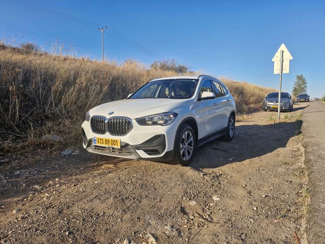 ב מ וו X1
