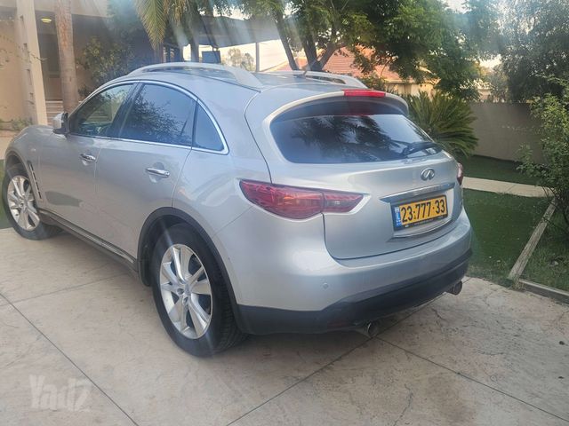 אינפיניטי QX70