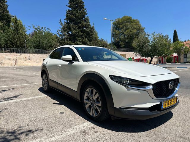 מודעת רכב מאזדה CX-30