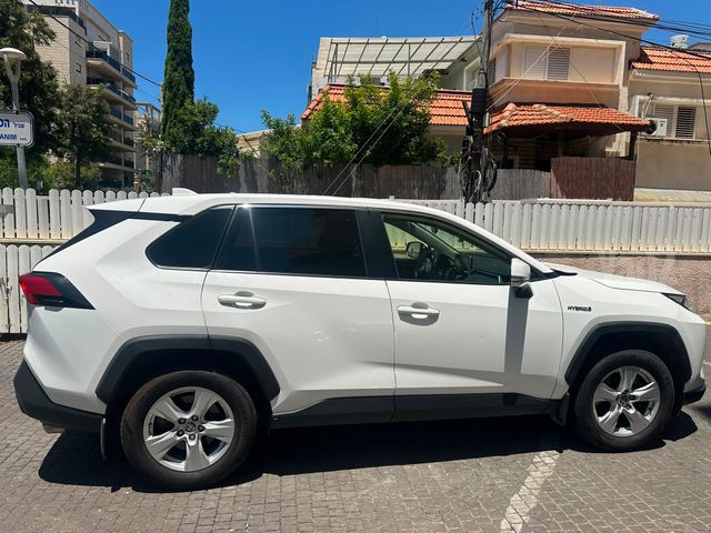 טויוטה RAV4
