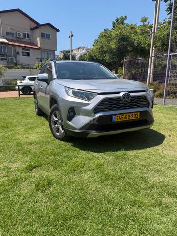 מודעת רכב טויוטה RAV4
