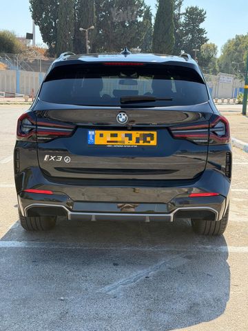 ב מ וו iX3