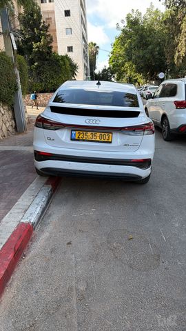 אאודי Q4 e-tron