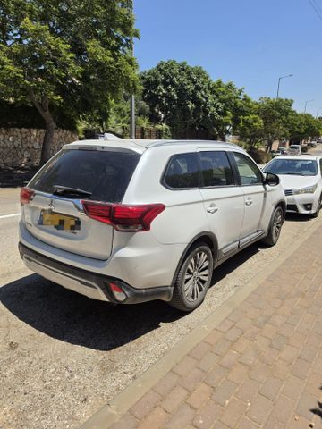 מודעת רכב מיצובישי אאוטלנדר