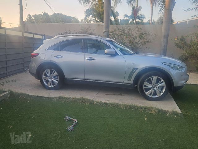 אינפיניטי QX70