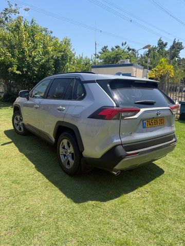טויוטה RAV4