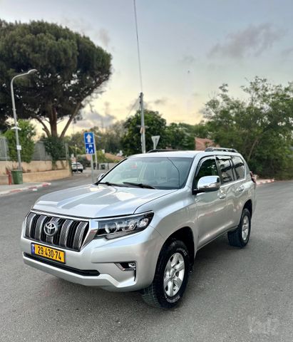 טויוטה לנד קרוזר